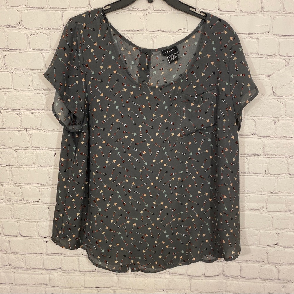 Torrid Womens Shirt 0 Gray Abbey Arrow Georgette Button Back Blouse